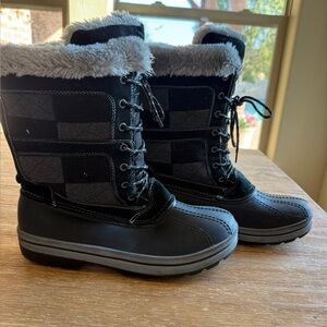 MAGELLAN Boots Thinsulate Lined Weatherproof
Suede Women's & Black Gray